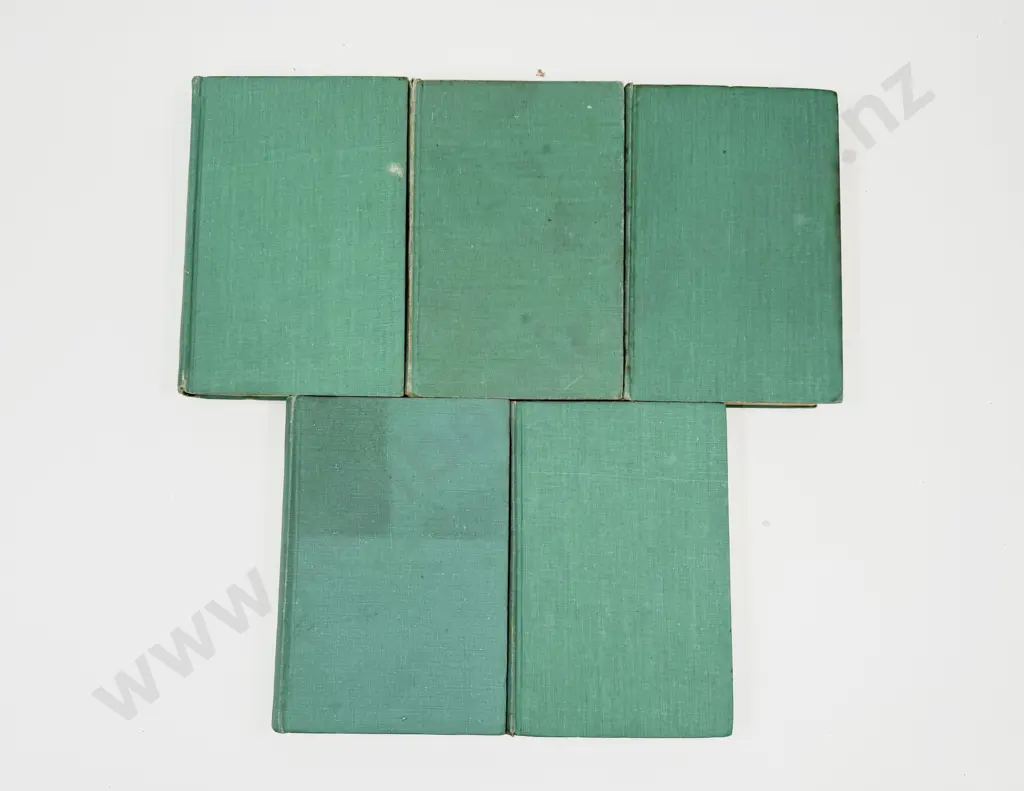 Five Captain W E Johns Biggles Volumes Image 1++