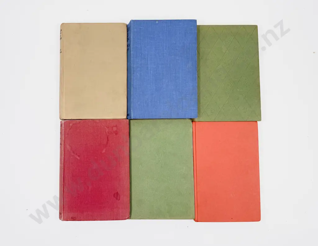 Six Assorted Captain W E Johns Biggles Volumes Image 1++