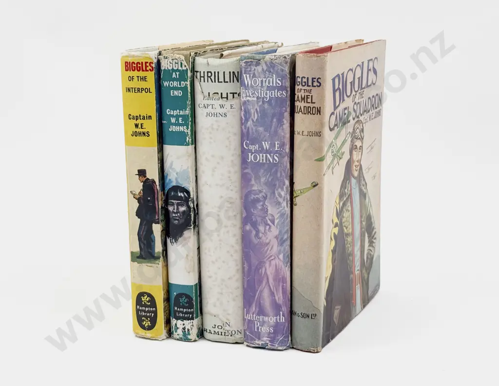 Five Assorted Captain W E Johns Biggles Volumes Image 1++