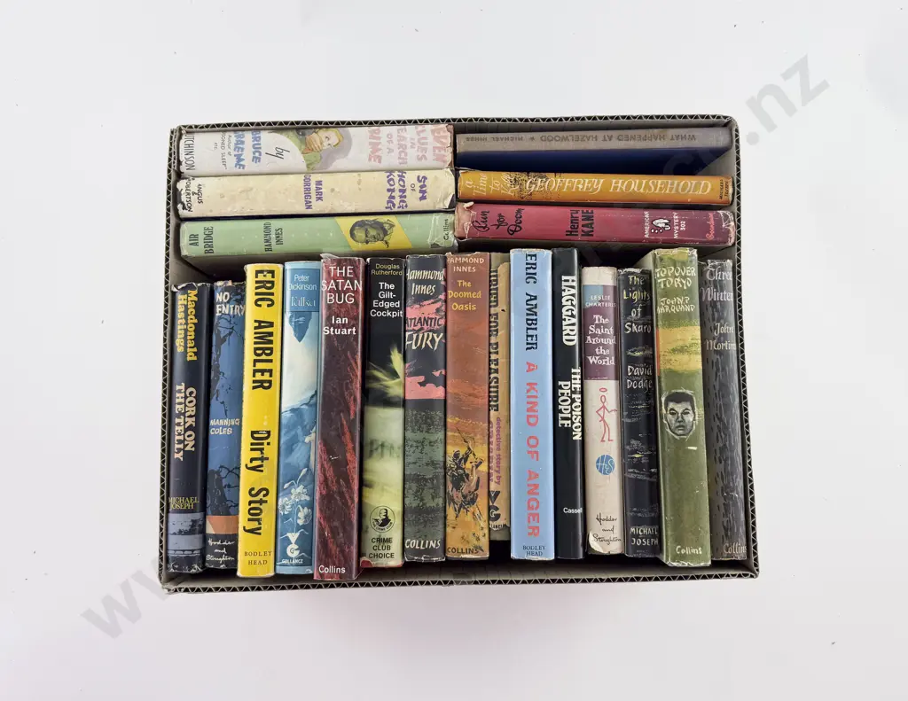 Box of Assorted Vintage Crime Fiction Image 1++