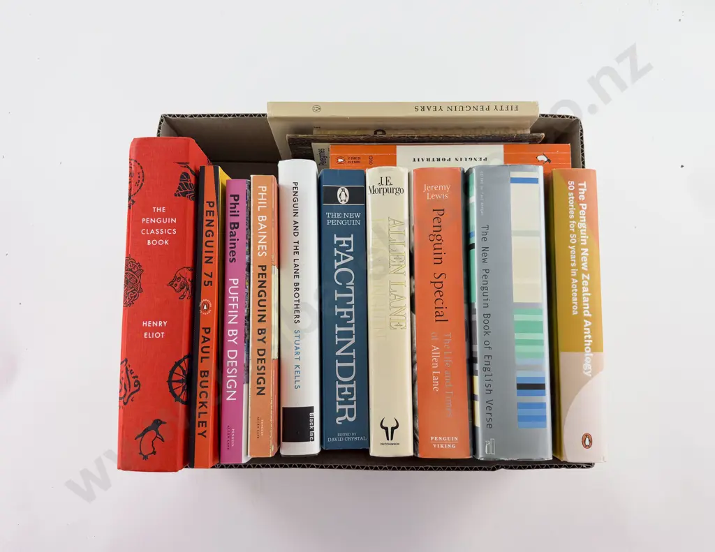 Box of Penguin Anthologies & Penguin Reference Image 1++