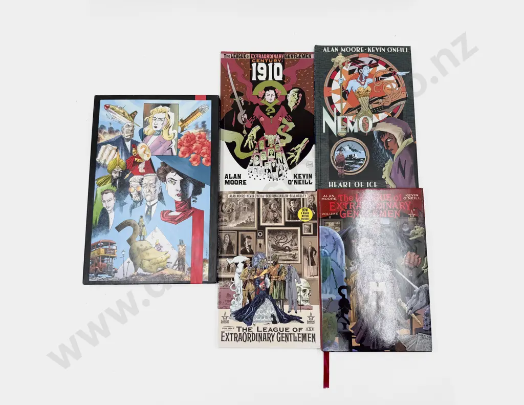 Four Graphic Novels - The League of Extraordinary Gentlemen Image 1++