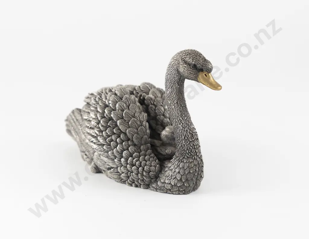 S/S Swan & Cygnet Ornament Image 1++