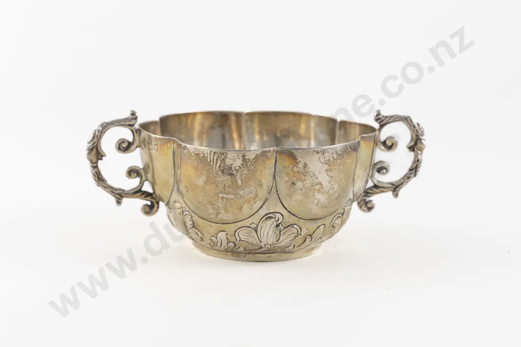 Vict S/S Lobed Two Handled Bowl Image 1++