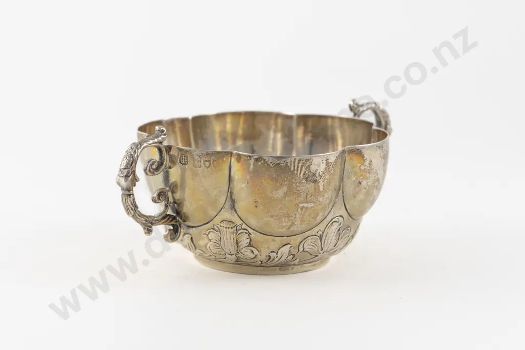Vict S/S Lobed Two Handled Bowl Image 1++