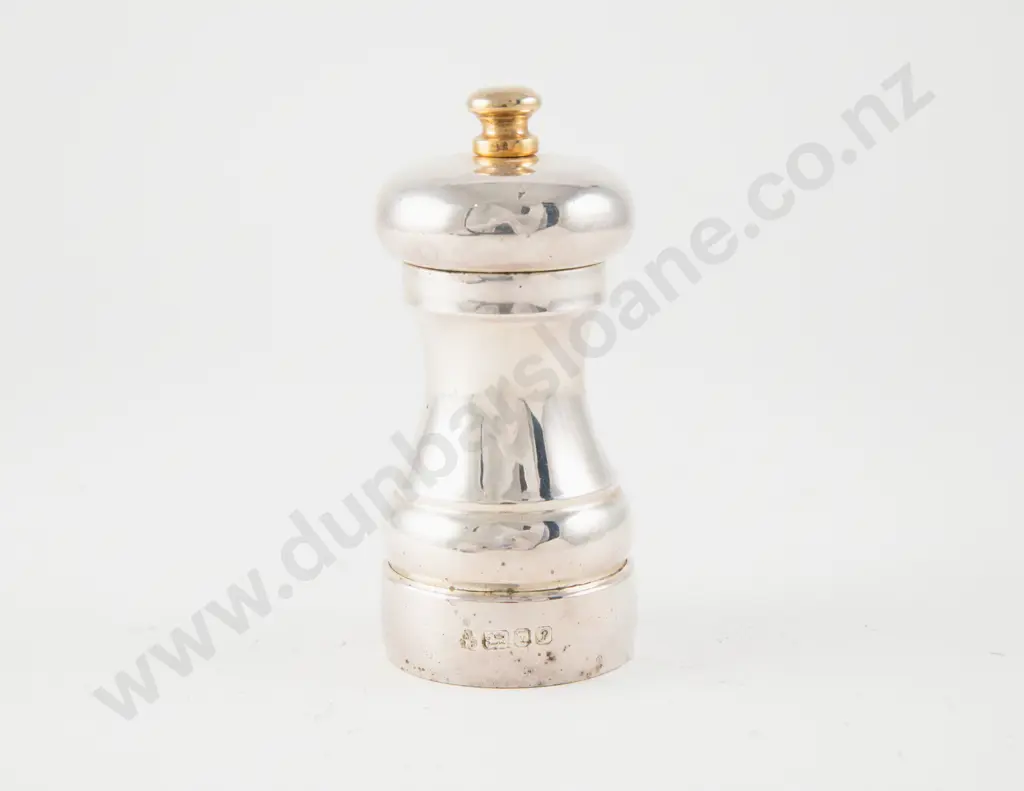QEII S/S Pepper Mill Image 1++