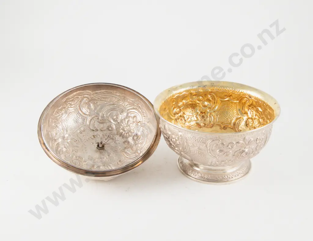 An Attractive Early Vict S/S Gilt Bowl & Cover by Thomas Mitchell & Co Image 1++