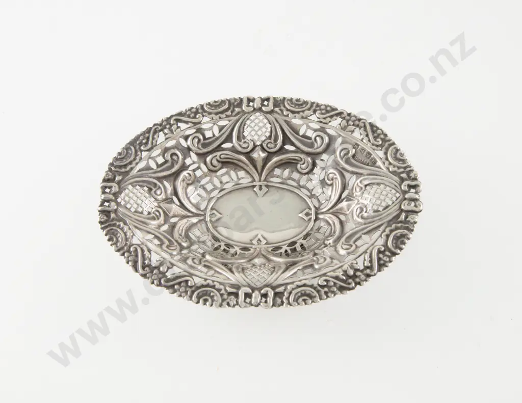 Vict S/S Bon Bon Dish Image 1++