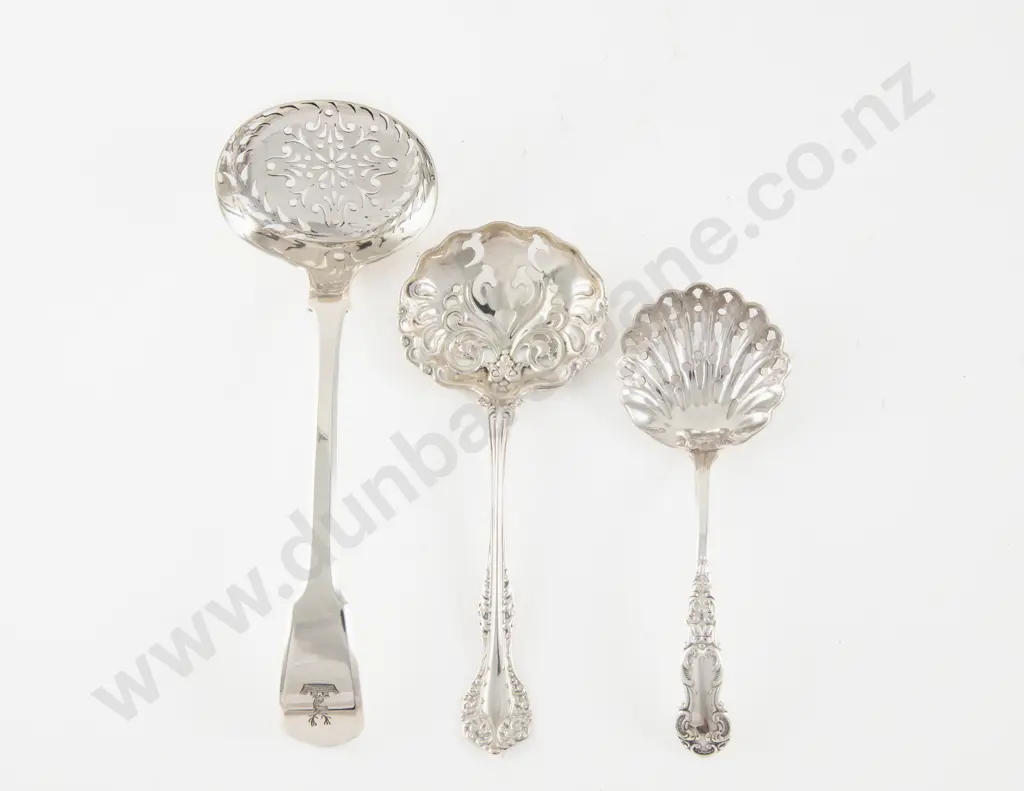 Geo III S/S Sifter Ladle Image 1++