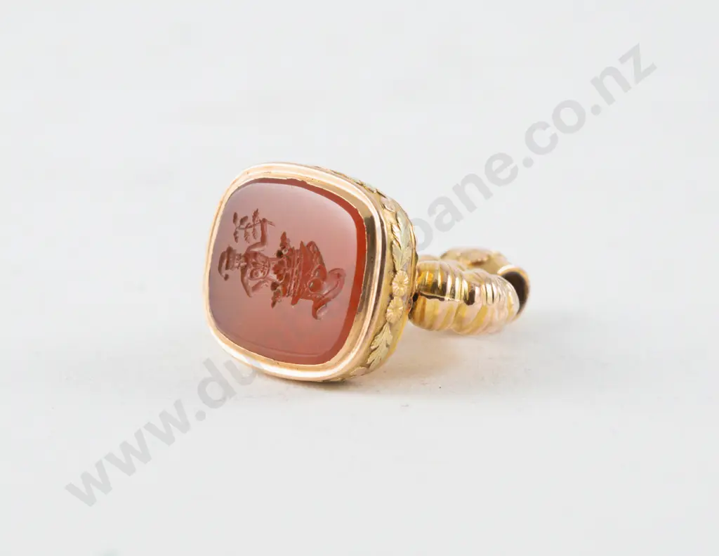 Antique 15ct Large Seal Fob with Carnelian Panel Image 1++