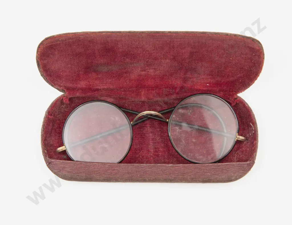 Antique Spectacles in Case Image 1++