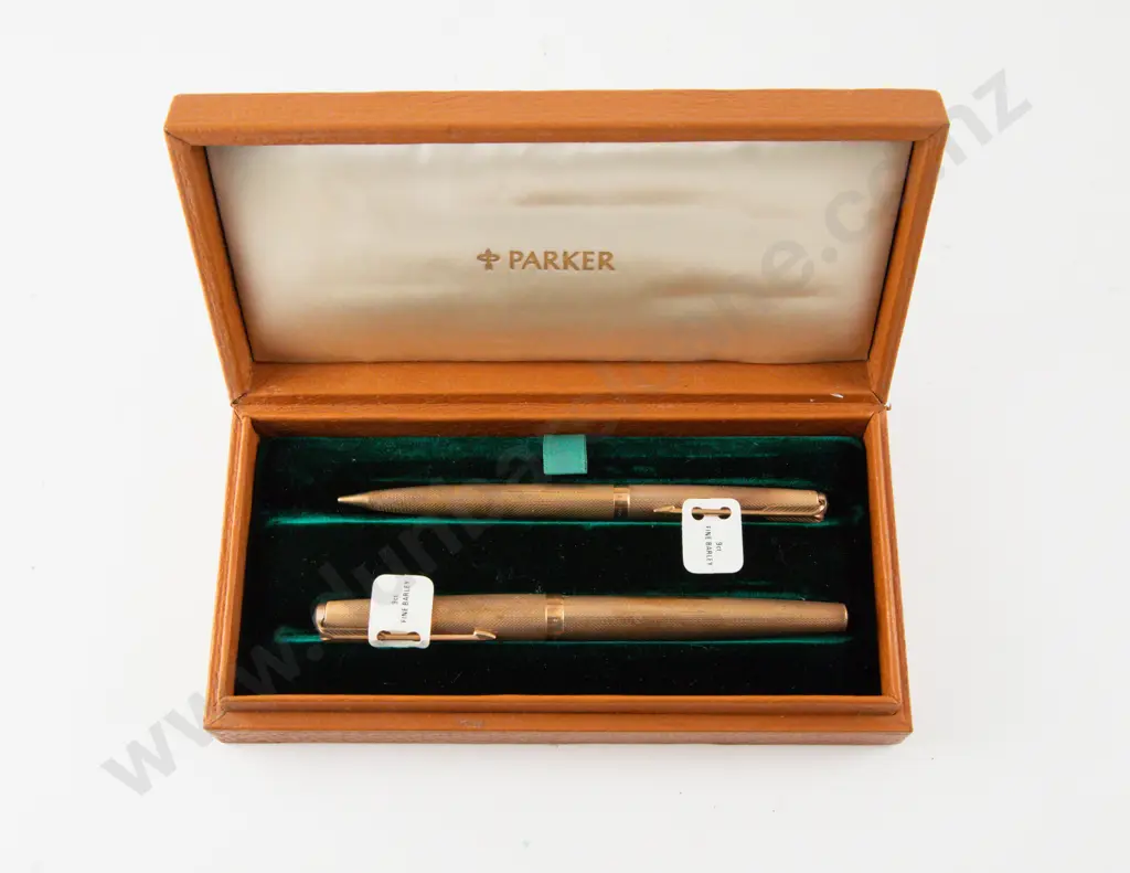 Cased Parker 61 9ct Cased Fountain Pen and Propelling Pencil Set Image 1++