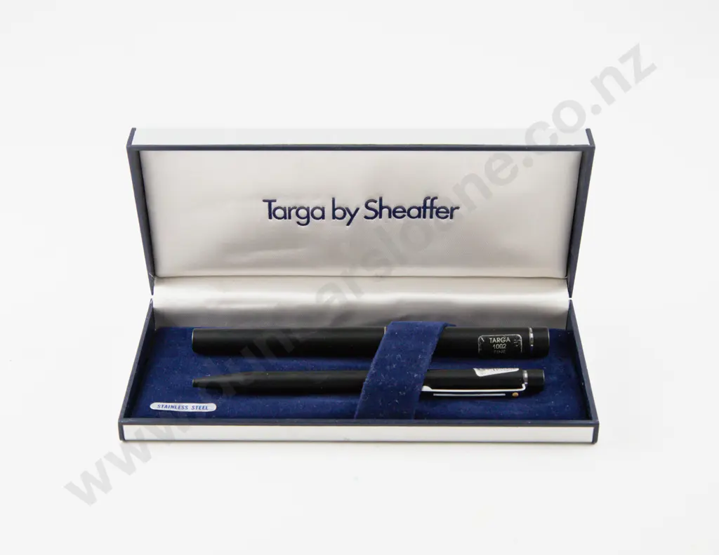 Cased Targa by Sheaffer 1002 Fountain Pen and Ballpoint Pen Set Black Matt Stainless Steel Image 1++