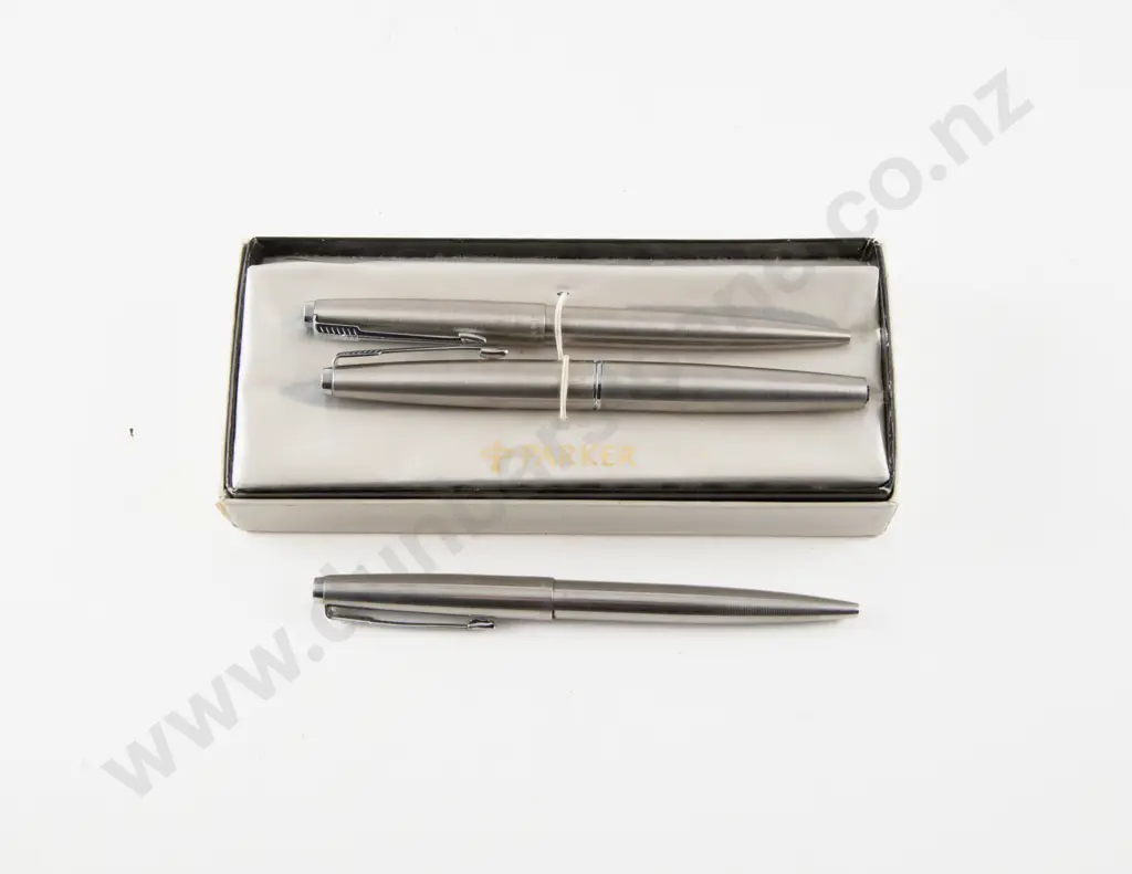 Boxed Parker 45 Fountain Pen in Stainless Steel Case with Two Ballpoint Pens Image 1++