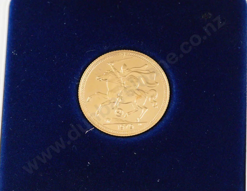 1979 Gold Sovereign Pobjoy Mint for The Isle of Man to commemorative QEII Visit Image 1++