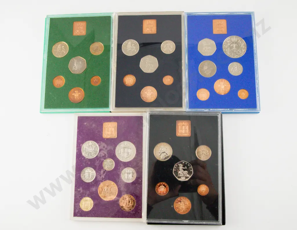 Coinage of Great Britain and Northern Ireland Nine and Seven Coins 1970 1971 1975 1976 1977 Image 1++