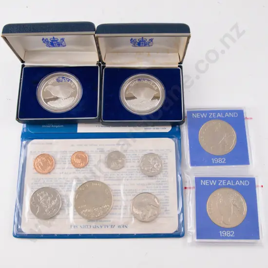 NZ Two 1982 Proof Silver Dollars Takahe with 7pce Unc Coin Issue and Unc $1 x2