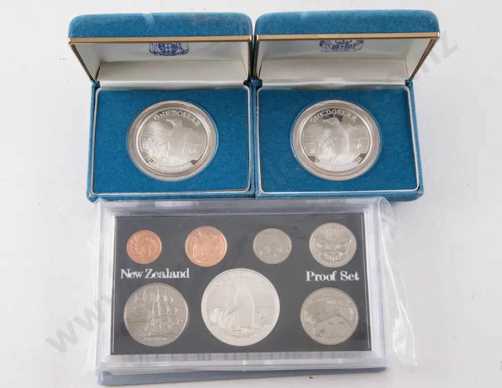 NZ Two 1988 Proof Silver Dollars Yellow-Eyed Penguin with 7pce Proof Coin Set Image 1++