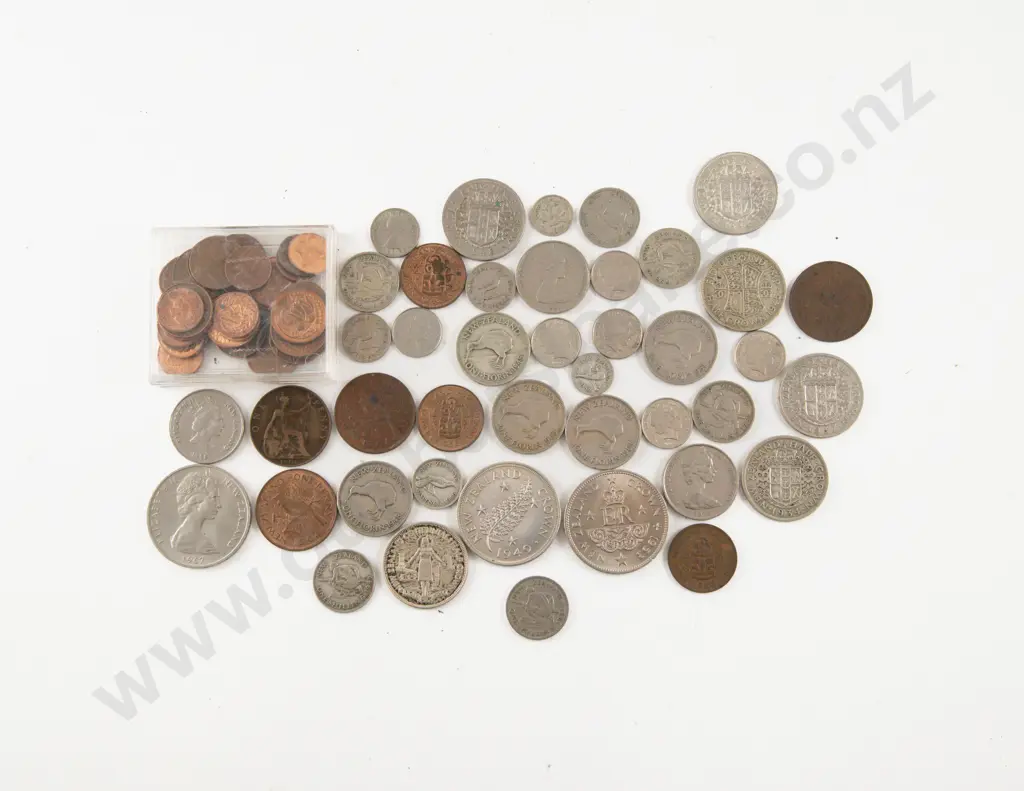 NZ 1949 1953 Crowns with Pre-Decimal Coinage with Some Decimal Image 1++