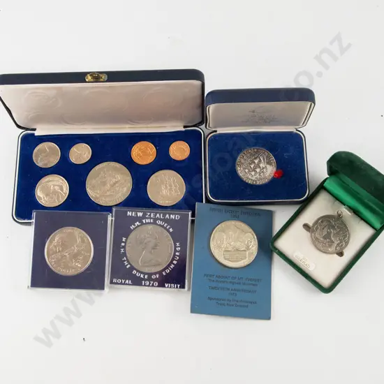 NZ 1970 Royal Visit Unc Coin Set Unc $1 1969 Unc $ and Two Commemoratives & Peace Medal