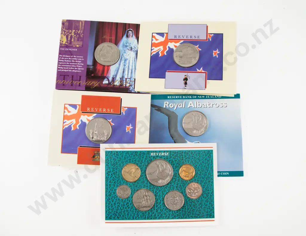 NZ 1998 Royal Albatross Unc $5 and Coin Set with 1997x2 1998 Unc $5 Image 1++