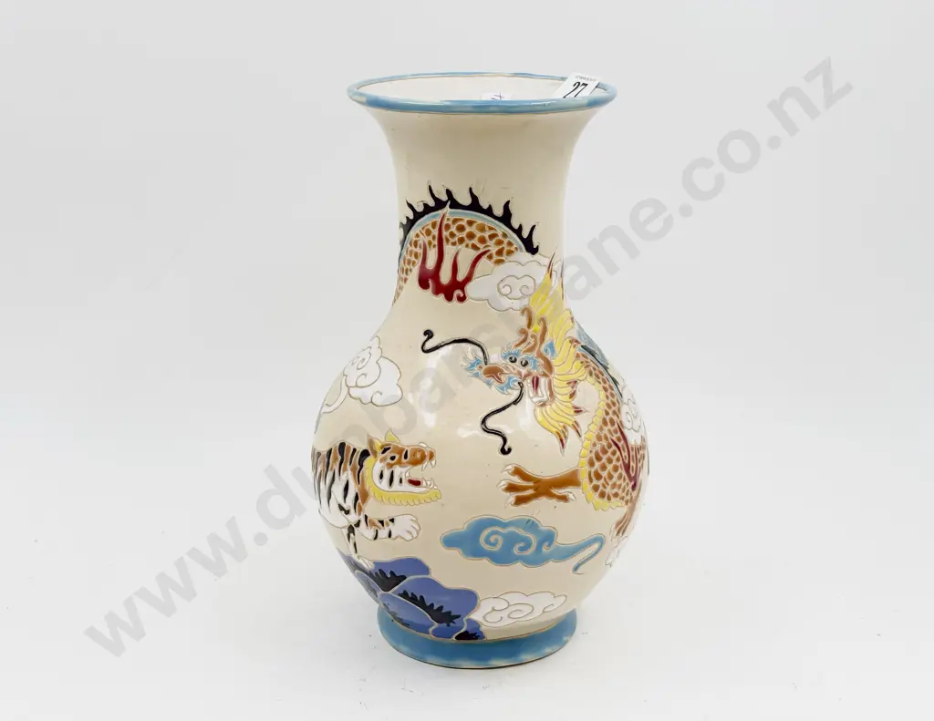 Chinese Dragon Decorated Vase Image 1++