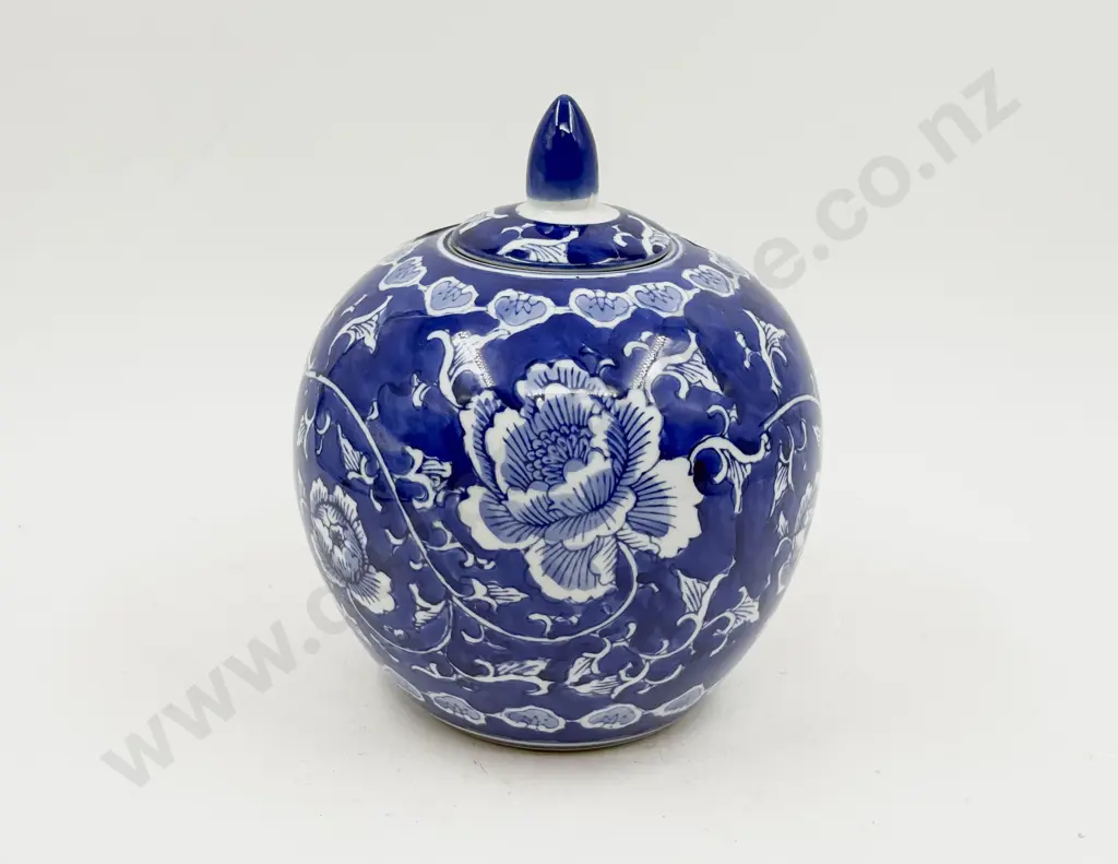 Chinese Blue & White Ginger Jar Image 1++