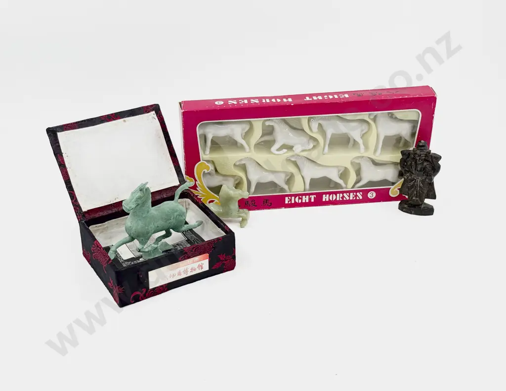 Quantity of Assorted Horse Ornaments Etc Image 1++