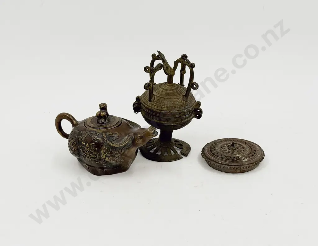 Small Brass Ox-Formed Tea Pot & Two Others Image 1++