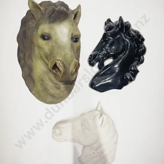 Small Box Quantity of Horse Ornaments