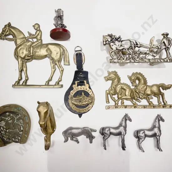 Small Box Quantity of Horse Ornaments