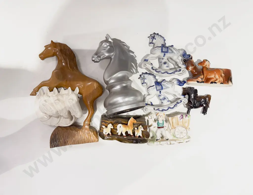 Box of Assorted Animal Ornaments Image 1++