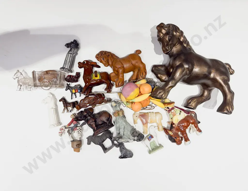Box of Assorted Animal Ornaments Image 1++