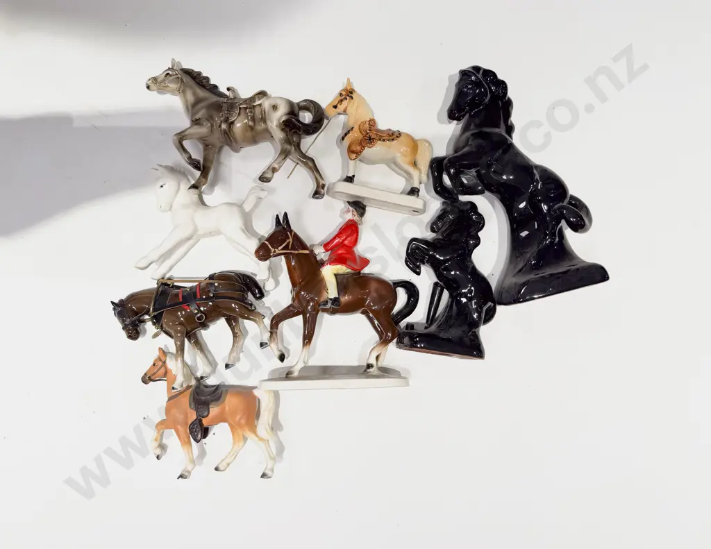 Box of Assorted Animal Ornaments Image 1++