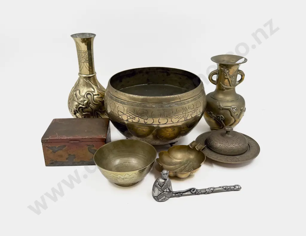 Quantity of Assorted Brassware Image 1++