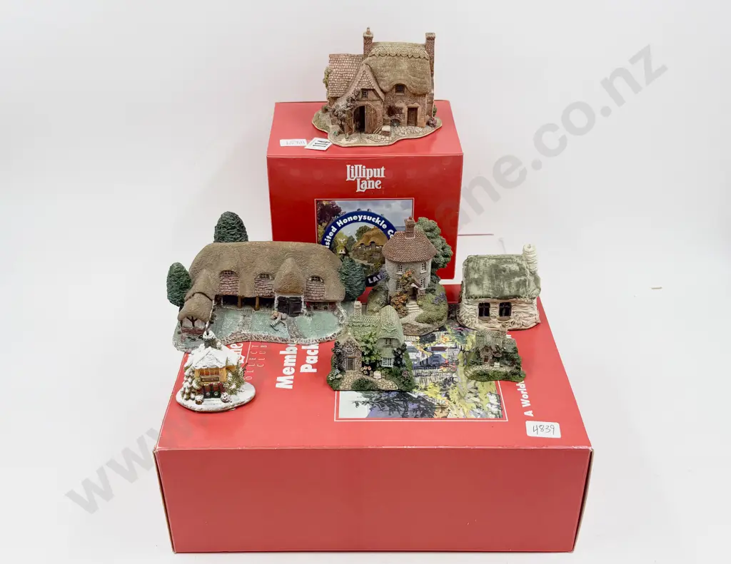 Boxed Lilliput Lane Members Pack Together With Other Lilliput Lane Cottage Image 1++