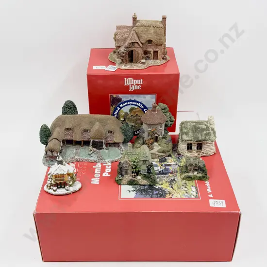 Boxed Lilliput Lane Members Pack Together With Other Lilliput Lane Cottage