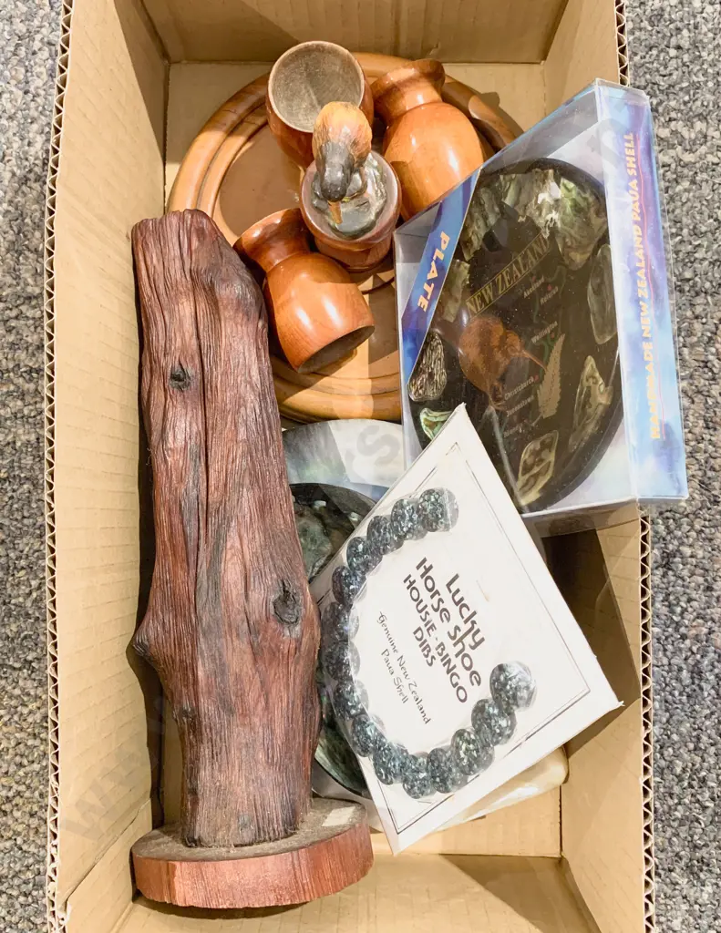 Box of Assorted Woodware & Shells Image 1++