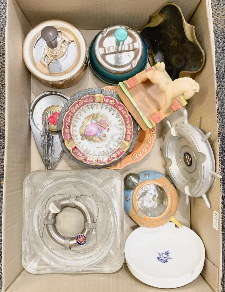Quantity of Assorted Novelty Ashtrays Etc Image 1++