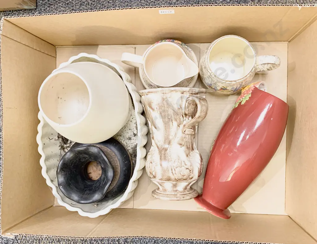 Box of Assorted Vases & Jugs Image 1++