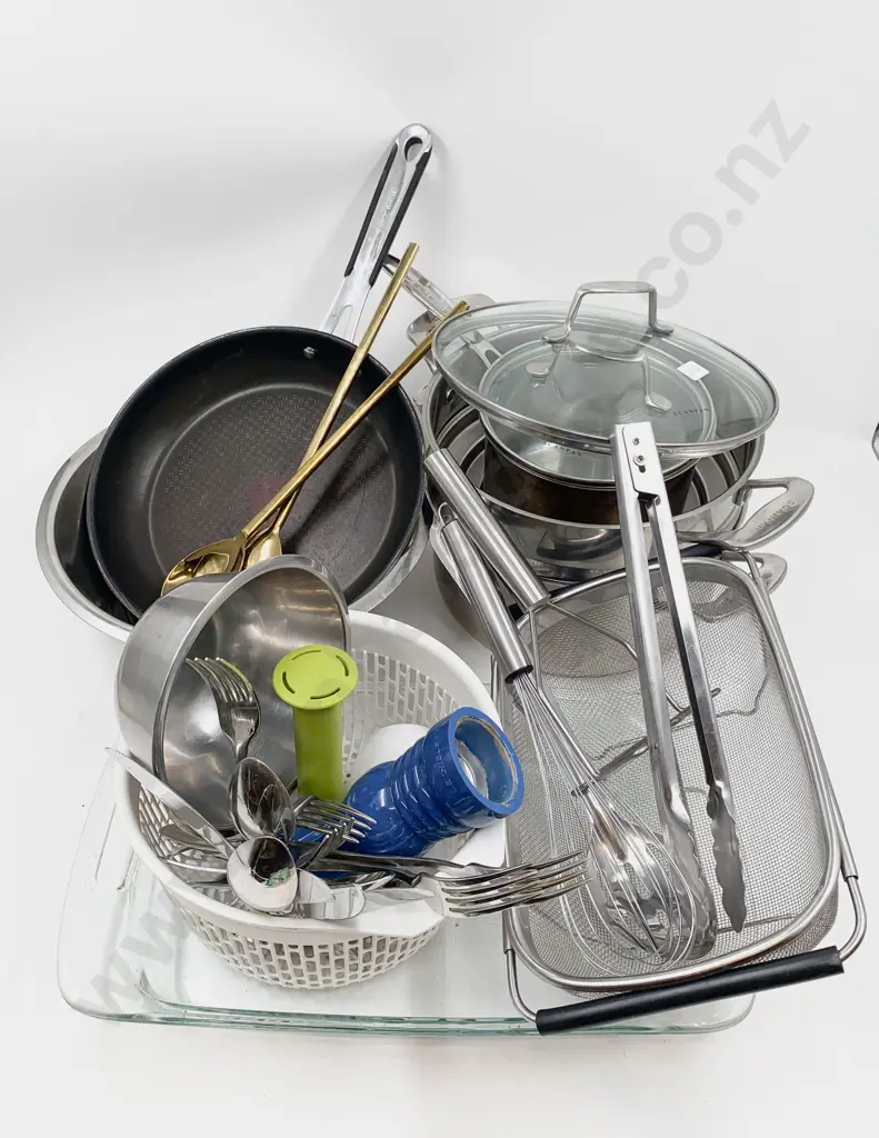 Large Quantity of Assorted Kitchenware Image 1++