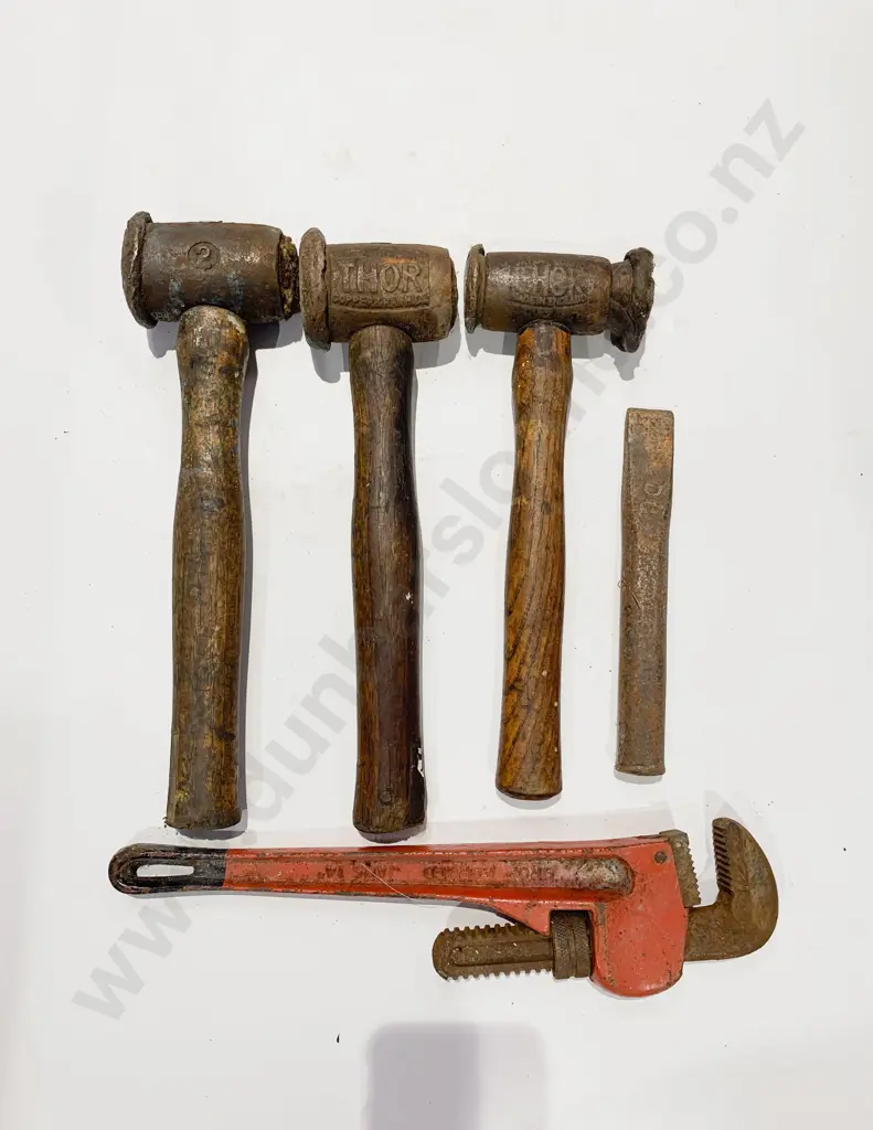 Box of Assorted Vintage Tools Image 1++