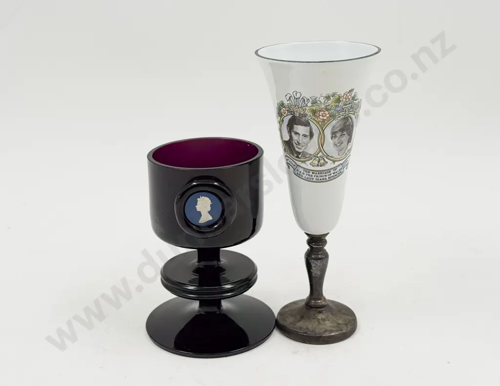 Wedgwood Silver Jubilee Cameo Candlestick & Other Image 1++
