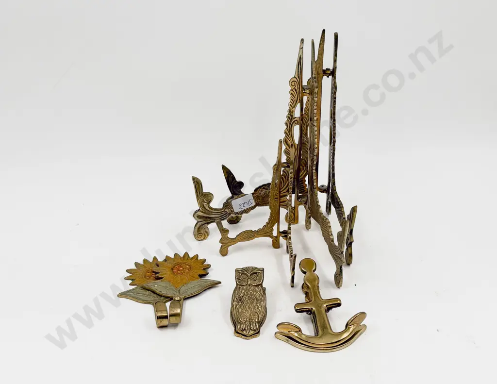 Small Quantity of Assorted Brassware Image 1++