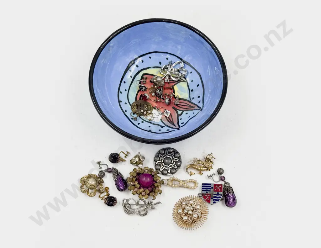 Small Quantity of Assorted Costume Jewellery Image 1++