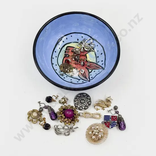 Small Quantity of Assorted Costume Jewellery