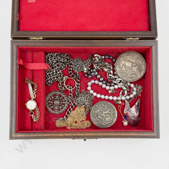 Small Quantity of Assorted Costume Jewellery in Jewellery Box