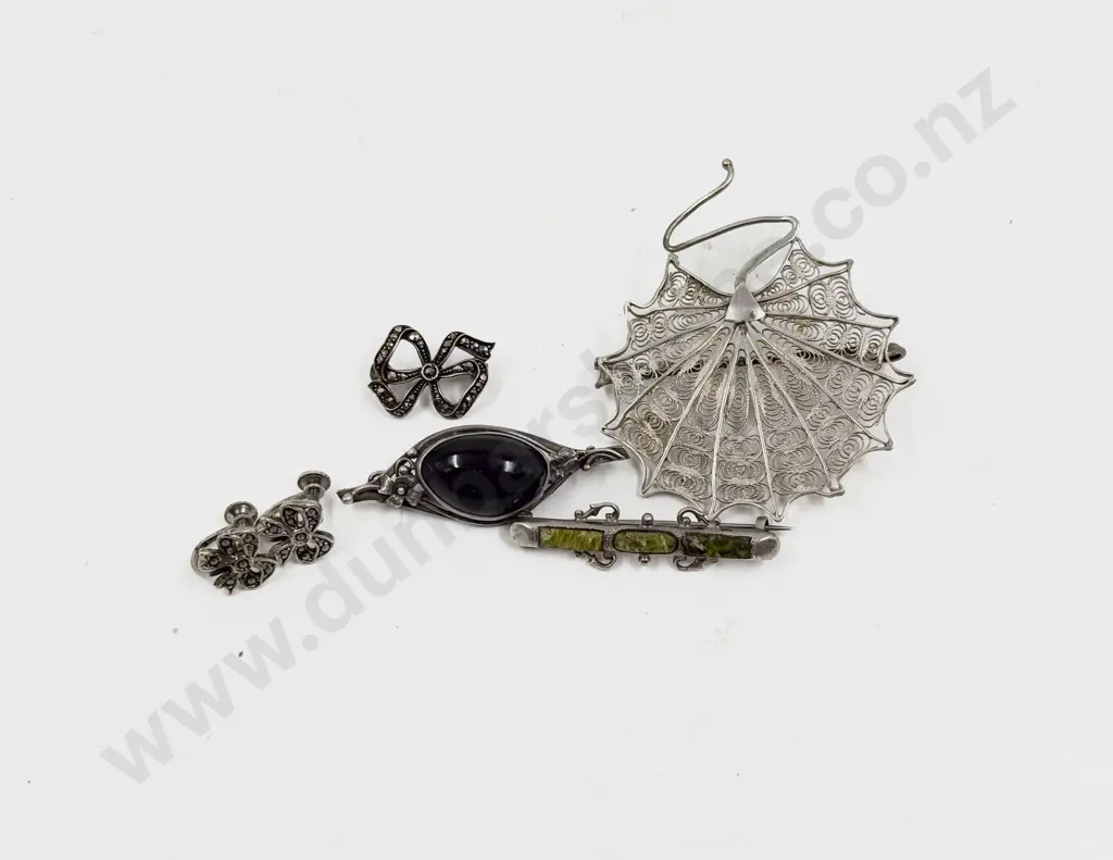 Quantity of Assorted Mostly Silver Jewellery Image 1++