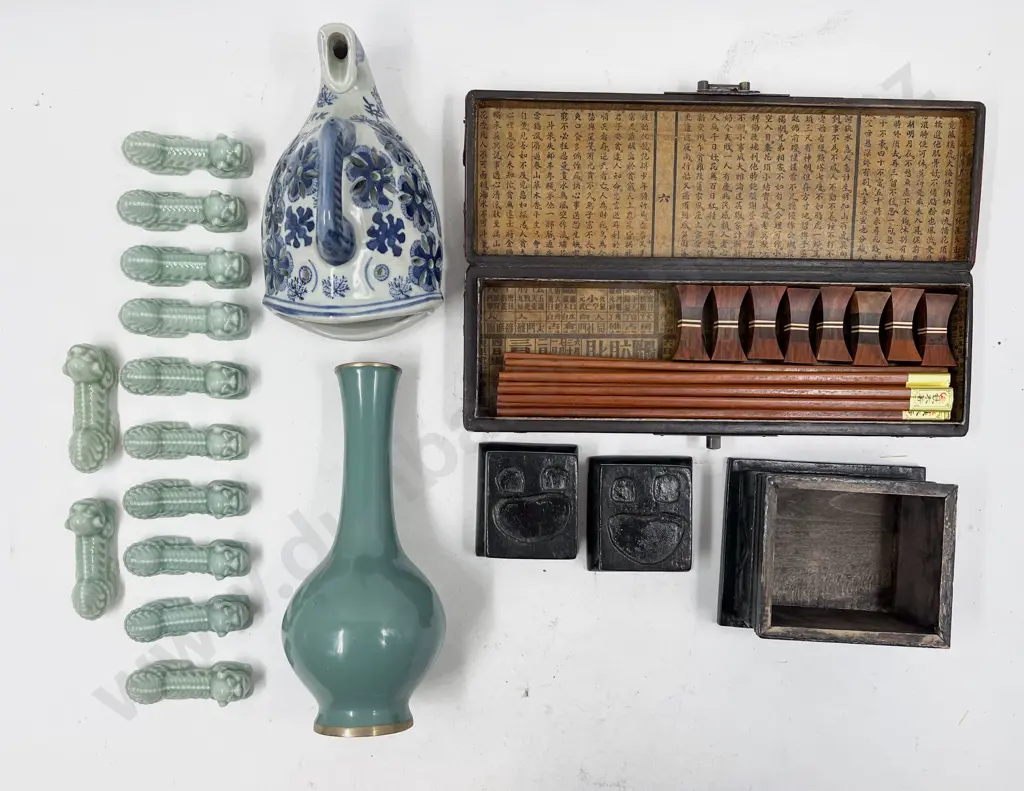 Box qty of Assorted Including MOP inlaid Vase Image 1++