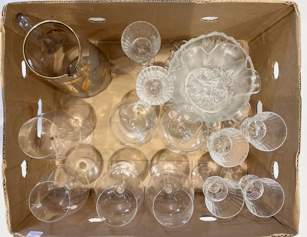 Box of Assorted Glassware Image 1++